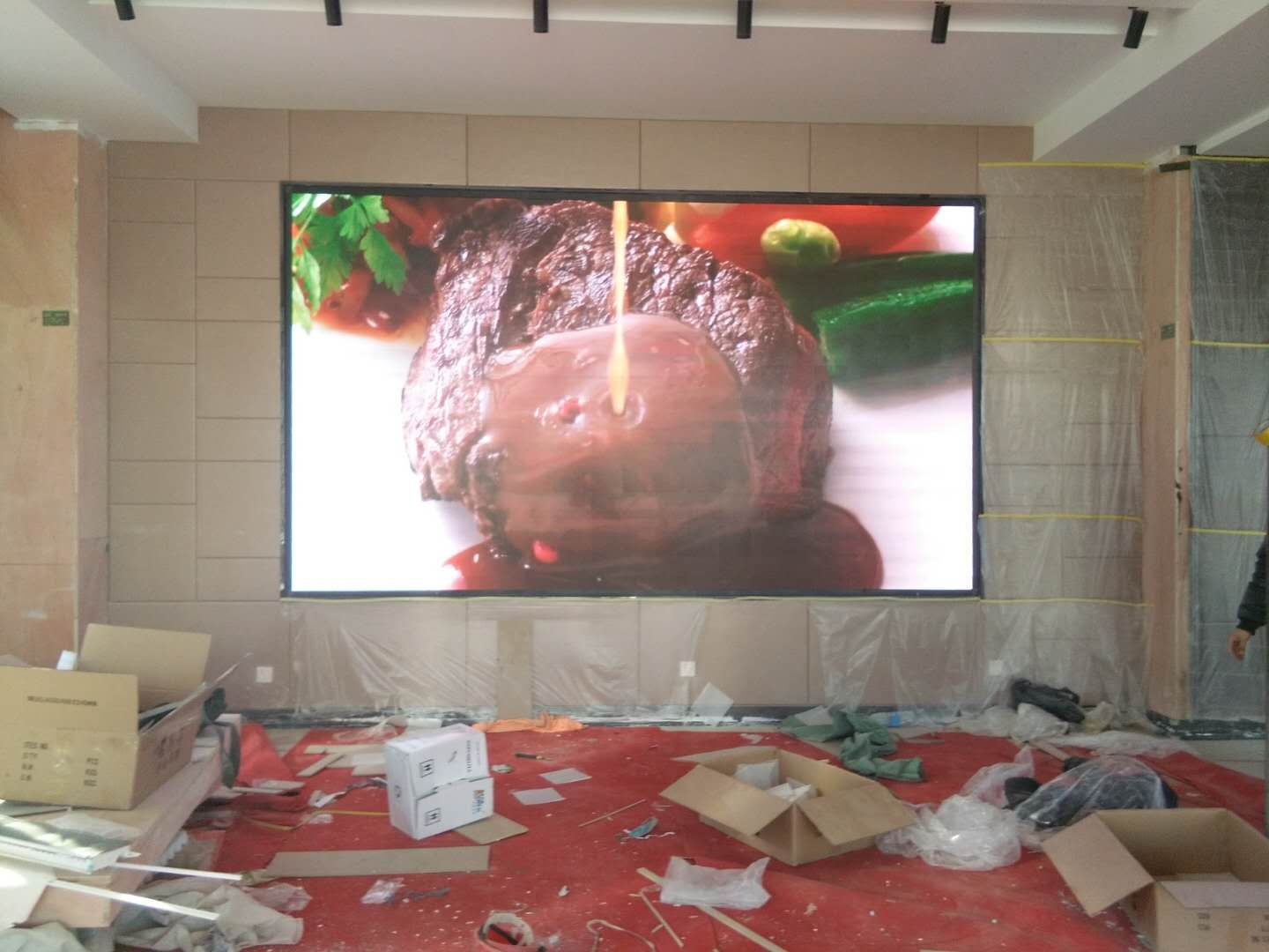 加班加點又一塊完工，室內(nèi)P3全彩屏